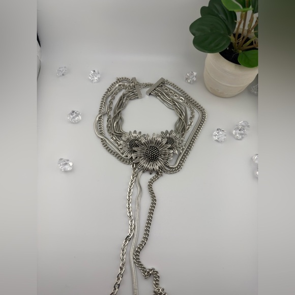 Vintage-Inspired Layered Sunflower Choker Necklace – Statement Piece - Picture 12 of 16